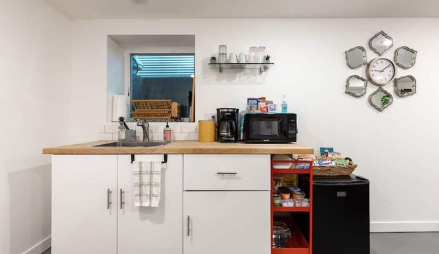 Beautiful Modern 2bed1bath in a Vibrant Neighborhood