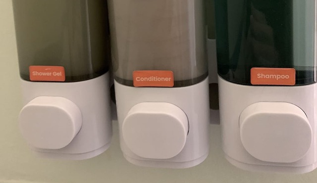 Cozy Beach Cottage Well equipped for vacationers and traveling executives.