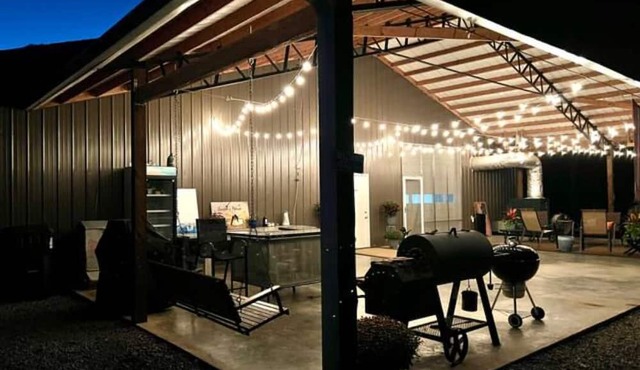 6 Bedroom Country Riverside Lodge