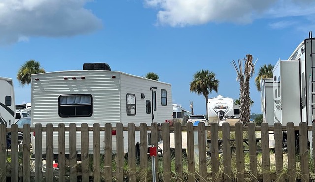 Fifth Wheel with direct access to the Bay! Amenities include Wifi, A/C & more!