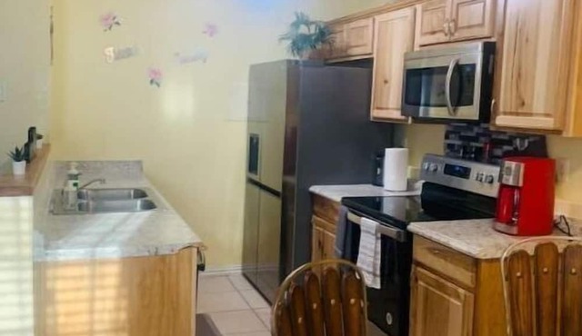 Luxury 2 bedroom rental place with a fireplace