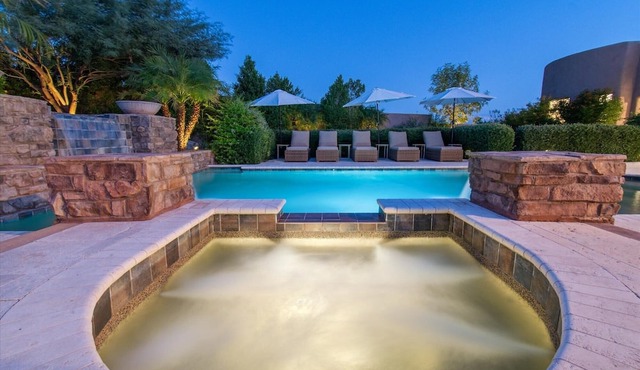 Scottsdale Paradise- POOL, Spa, Pickleball/Basketball, Fire Pit & Great HIKING!