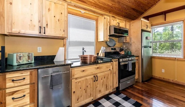 A/C, Firepit, Grill, Pet Friendly