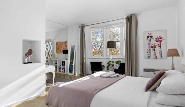 Spacious St Kilda Escape - City Views