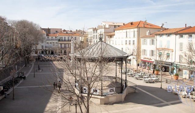 Beautiful apartment Place Nationale in Antibes old town