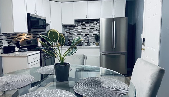 Beautiful 3 BR Townhouse Near Downtown - Pet Friendly - Fenced Yard!