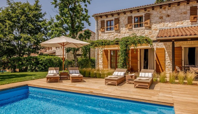 Villa Izbor - Two Bedroom Resort, Sleeps 4