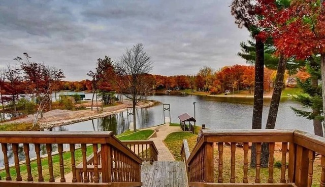Private Lake Side Resort - The Family Lakehouse