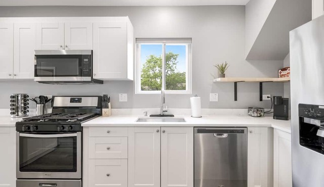 New Stunning 2BED 2BATH Apartment. Close to METRA, O'Hare and Rivers Casino