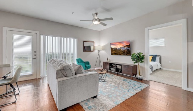 Plush 2Br Cal King Suite Close to Everything