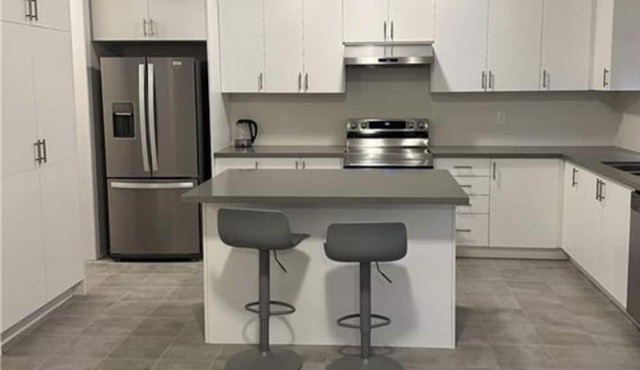 LUXURY HOME JUST 10 MINUTES AWAY FROM WASAGA,BLUE MOUNTAIN AND COLLINGWOOD