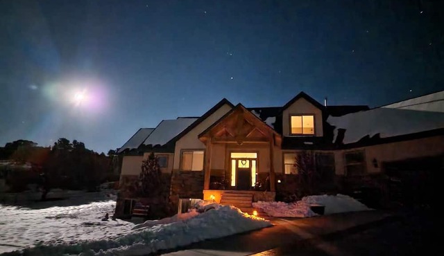 Private home for corporate or family gatherings minutes from Skyline Drive!