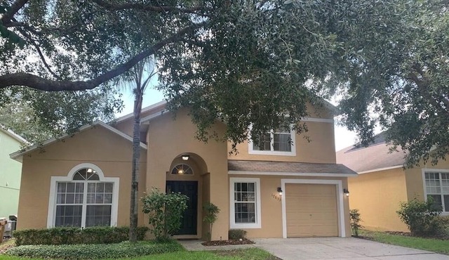 Large family vacation home, close to Disney, private pool & spa, newly remodeled