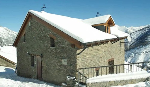 Chalet 'Casa Maria Antònia' with Mountain View, Private Terrace and Wi-Fi
