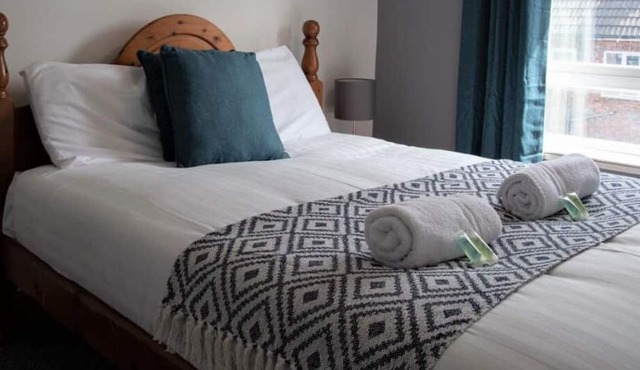 City Centre w/Free Parking 4 Bedroom Sleeps 6