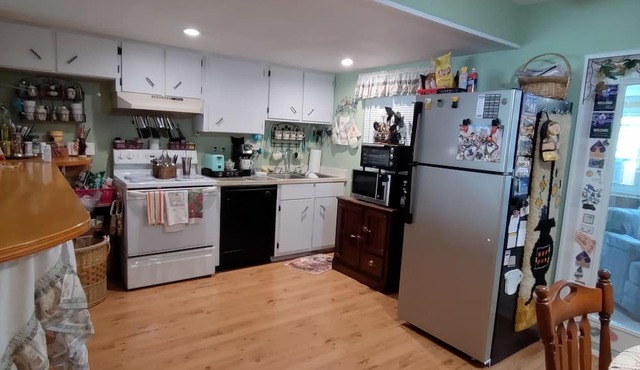 Lovely quiet home for rent. Fully furnished you don’t even need your toothbrush.