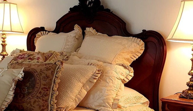 Experience Historic Stunning Elegant Romantic Luxury Near Downtown Fine Dining