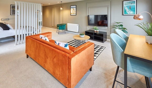 Host & Stay | Bowler's Retreat @ North Marine House