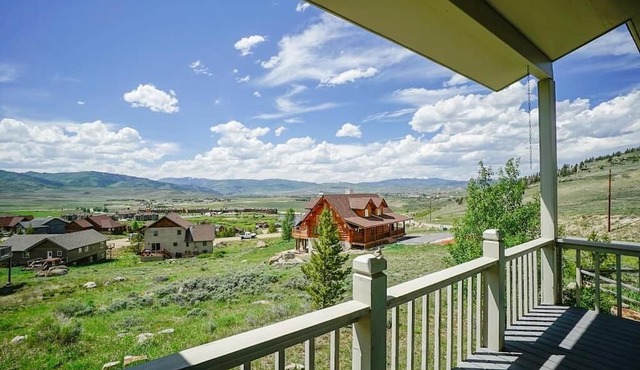 Hot Tub, Suana, Spectacular views and 3 minutes from Granby Ski Ranch Lift!