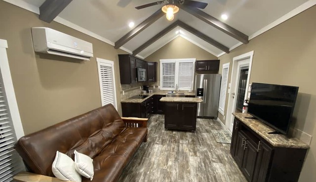 New Tiny Home 3 Miles to Aggieland Campus!!!