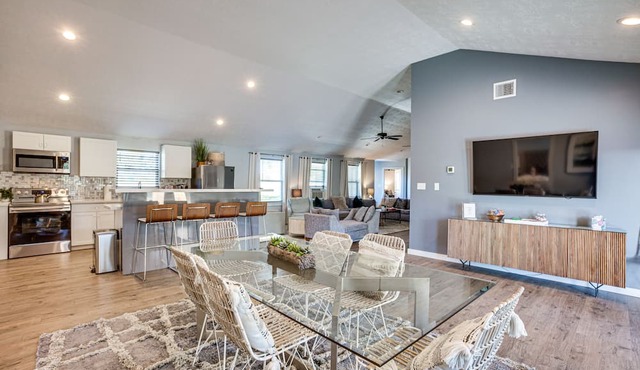 College Station Vacation Rental: 4 Mi to Texas A&M