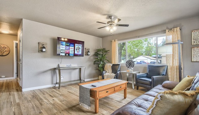 NEW Central, Cozy 5BR House in Old Colorado City