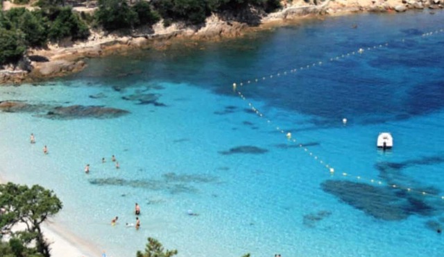 Contemporary villa with garden and swimming pool, 5 minutes from the beach!