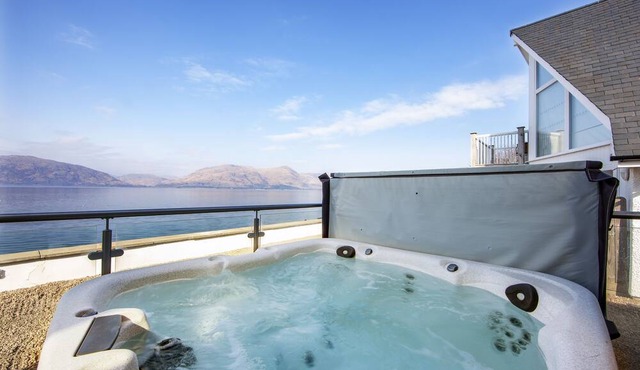 Beach House 2 with Hot Tub - sleeps 8 guests in 4 bedrooms