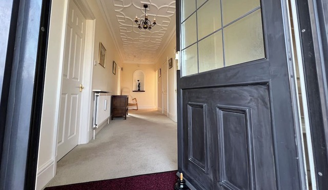 Spacious bungalow with large private garden