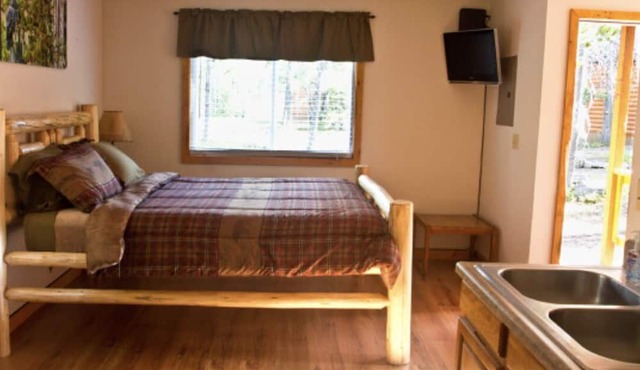 Summit Mountain Lodge and Steakhouse