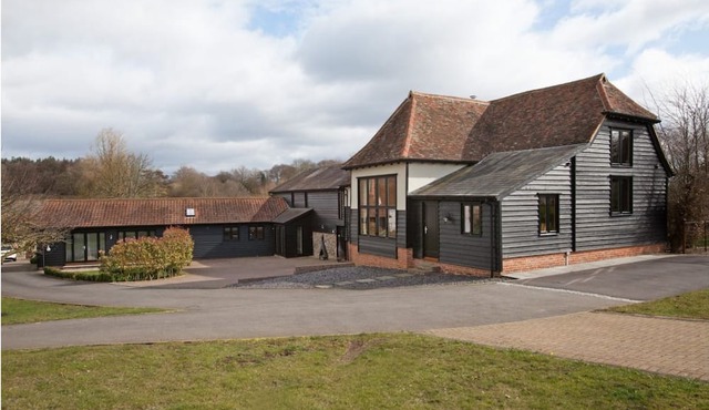 Butterfly Barn - Large Essex Barn