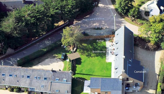 Homerez - Property 9 km away from the beach for 2 ppl. with shared pool at Theix