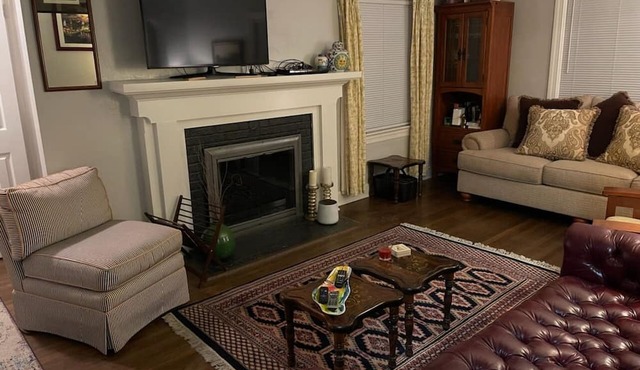 2500 sq ft home 4 blocks from Buckroe Beach, dog friendly