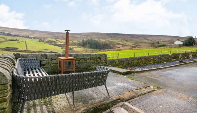 2 bedroom accommodation in Rishworth