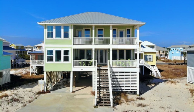 Pools, Dogs and Great Views!