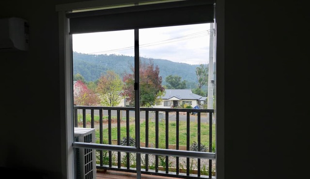 Marysville in town Darwin-Split AC-Smart tv-WIFI byo linens clean as you go