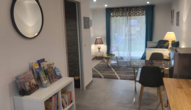 Seaside studio with swimming pool.