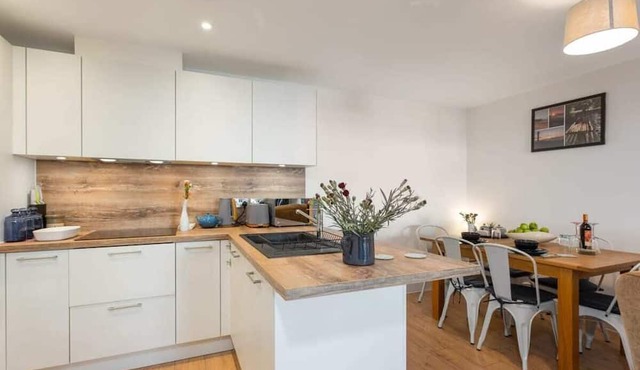 Host & Stay | Farrier William