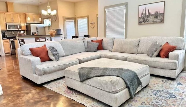 Walk to UT and Moody Center. Spacious Family Retreat