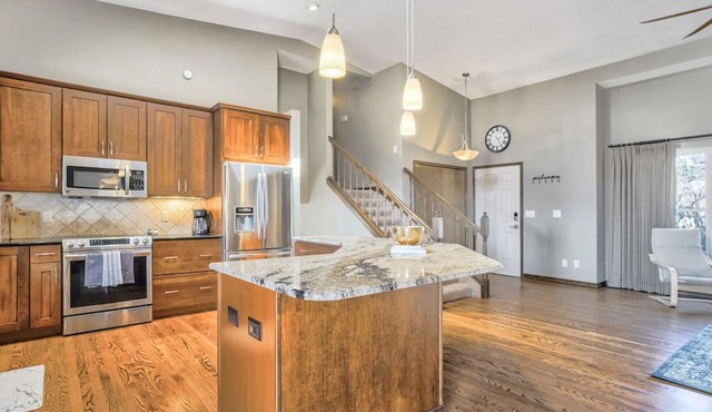 5BR House with Hot Tub, Peak Views in Colorado Springs