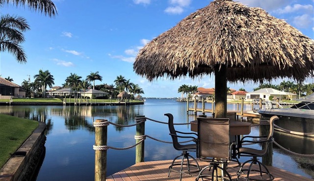 Waterfront Luxury Villa * South Facing * Pool * Jacuzzi * WiFi * Tiki Hut*