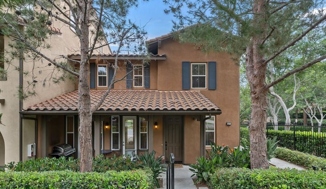 Beautiful Resort-Like 3 Bedroom / 3 Bathroom Irvine Quail Hill Condo!