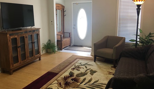The Corn Palace Cottage - Great Location