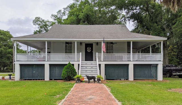 Historic "Cannon Ball" House Close to Cumberland ferry and historic down town.