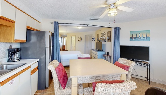 Cozy studio with resort pool & boat dock on the Grand Lagoon