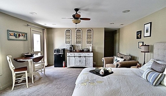 Three room suite with fire pit & grill on private patio under the Aspens
