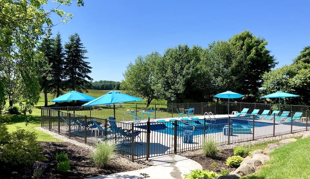 ALLEGAN ORCHARDS Weddings,Retreats,Events,Pool,HotTub,3 Acres,Fireplce,FirePit