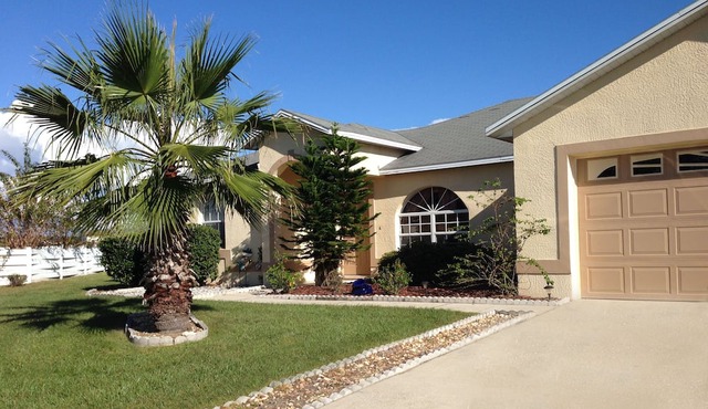 Lots of Privacy On A Lake 20 Minutes From Disney With A Private Pool!