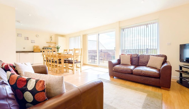 Benasa Lodge A Scandinavian style lodge, perfect for up to 8 guests, dog friendly.