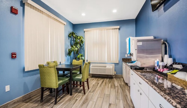 Scottish Inns & Suites IAH Airport - Beltway 8